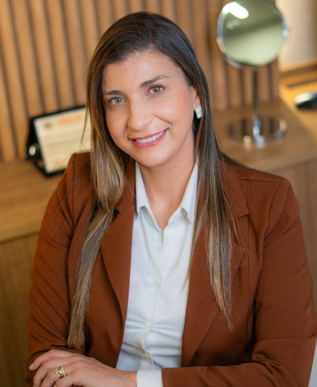 Dra. Fernanda Teodoro | Transplante Capilar
